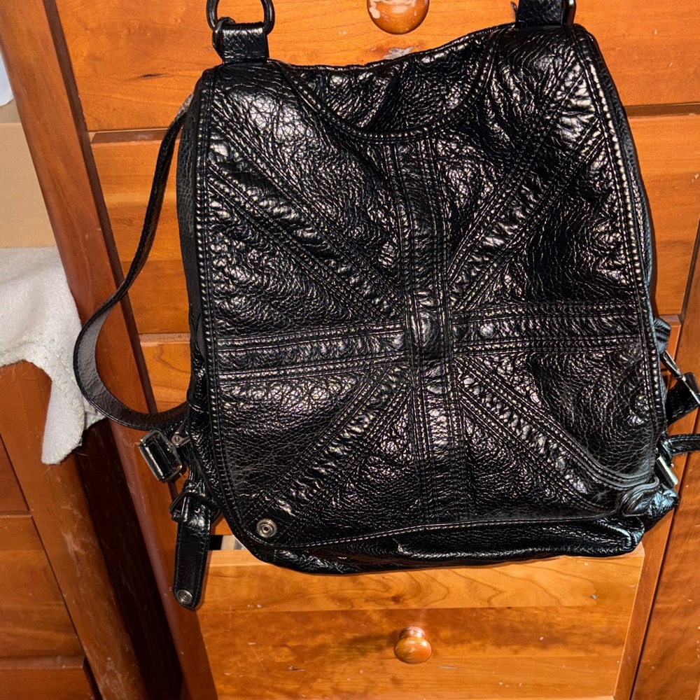 Black Women's Leather Shoulder Bag - Classic Everyday Tote